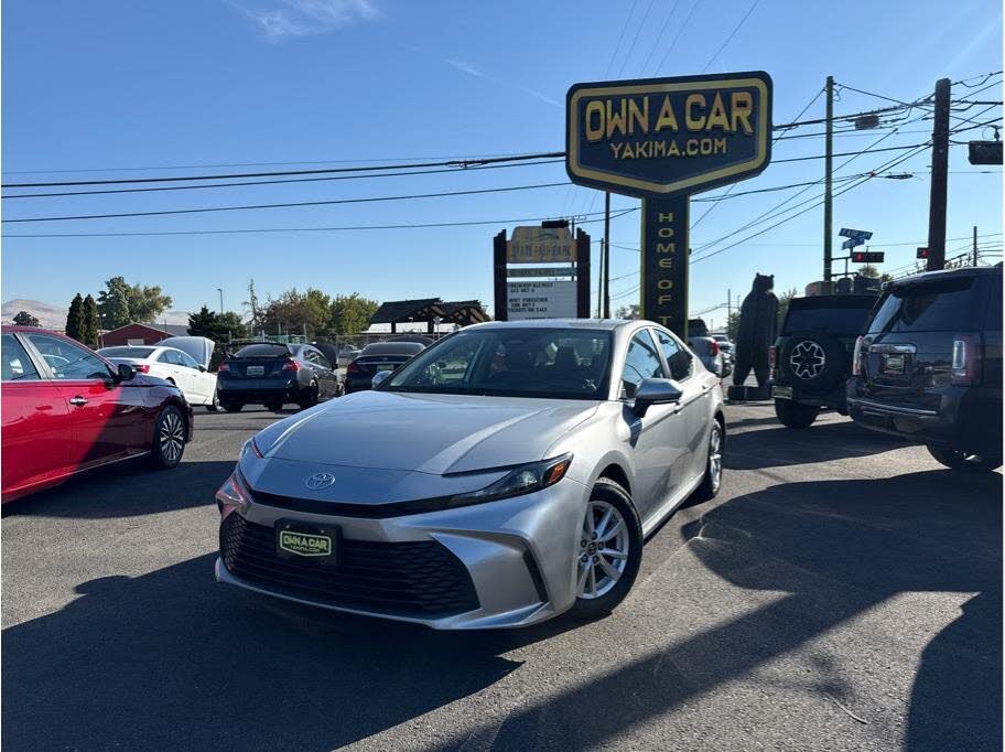 2025 Toyota Camry LE FWD