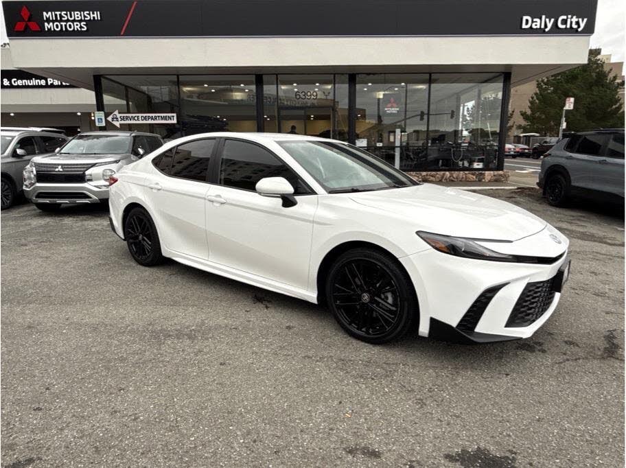 2025 Toyota Camry SE FWD