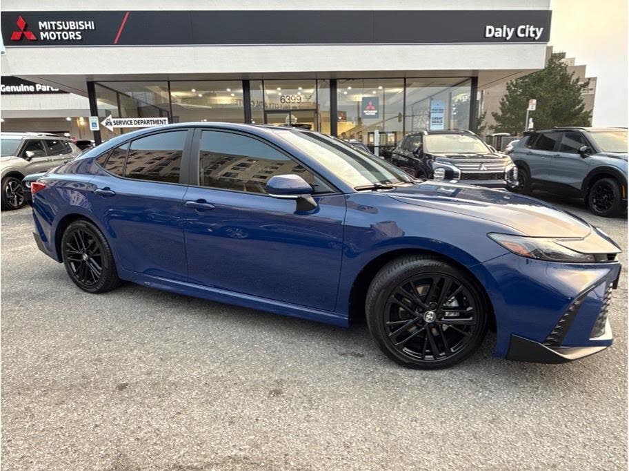 2025 Toyota Camry SE FWD