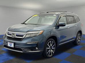 Honda Pilot Touring AWD with Rear Captains Chairs
