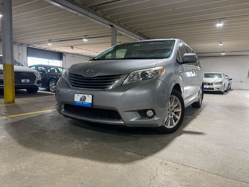 2016 Toyota Sienna XLE 7-Passenger AWD