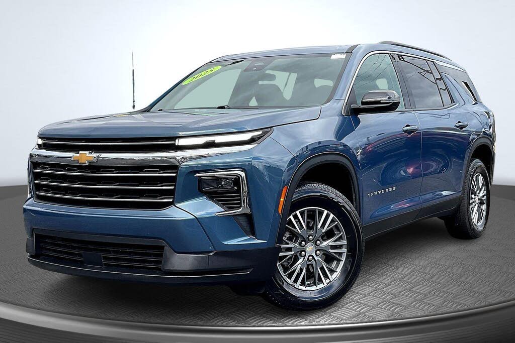 2025 Chevrolet Traverse LT FWD