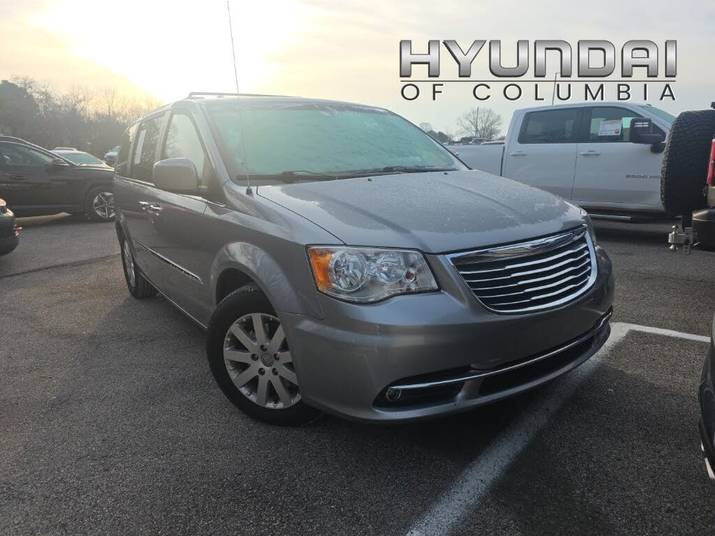 2015 Chrysler Town & Country Touring FWD