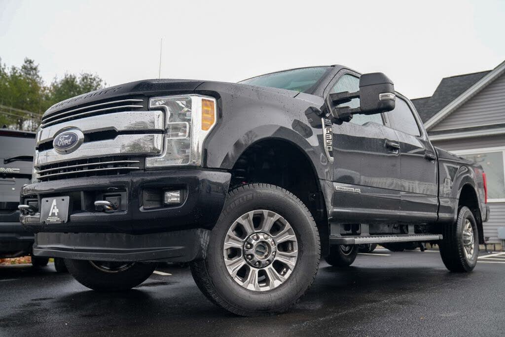 2017 Ford F-350 Super Duty Lariat Crew Cab 4WD