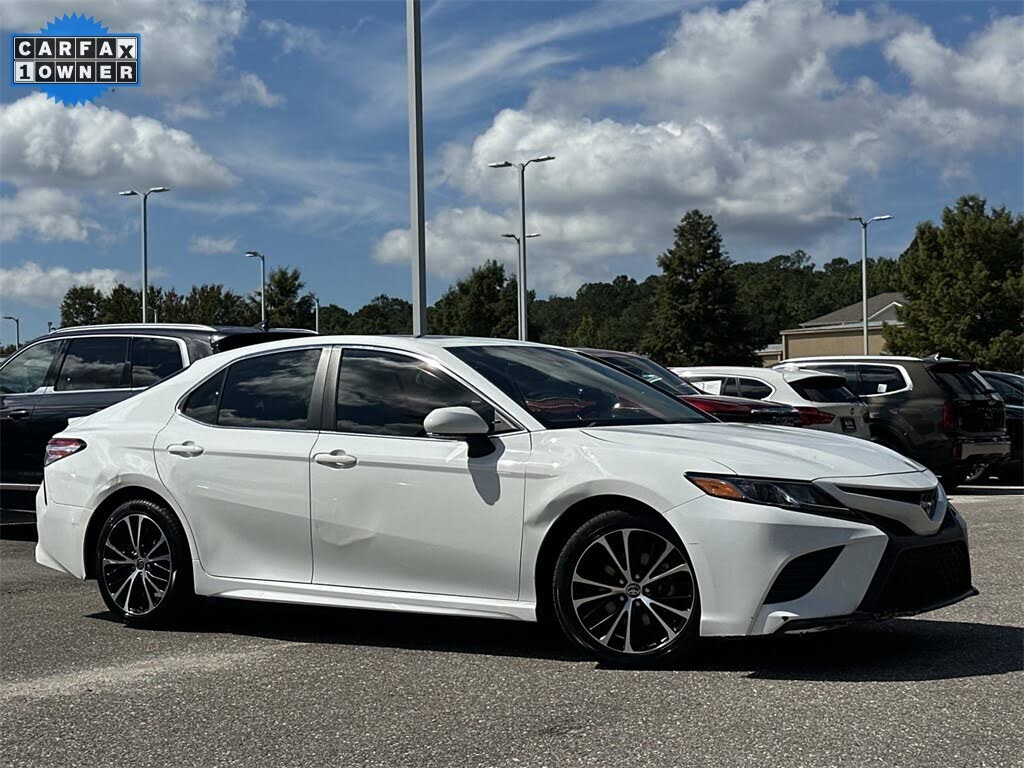 2020 Toyota Camry SE FWD