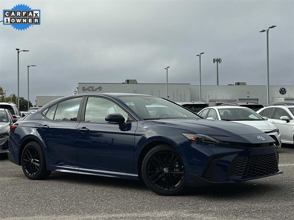 2025 Toyota Camry SE FWD