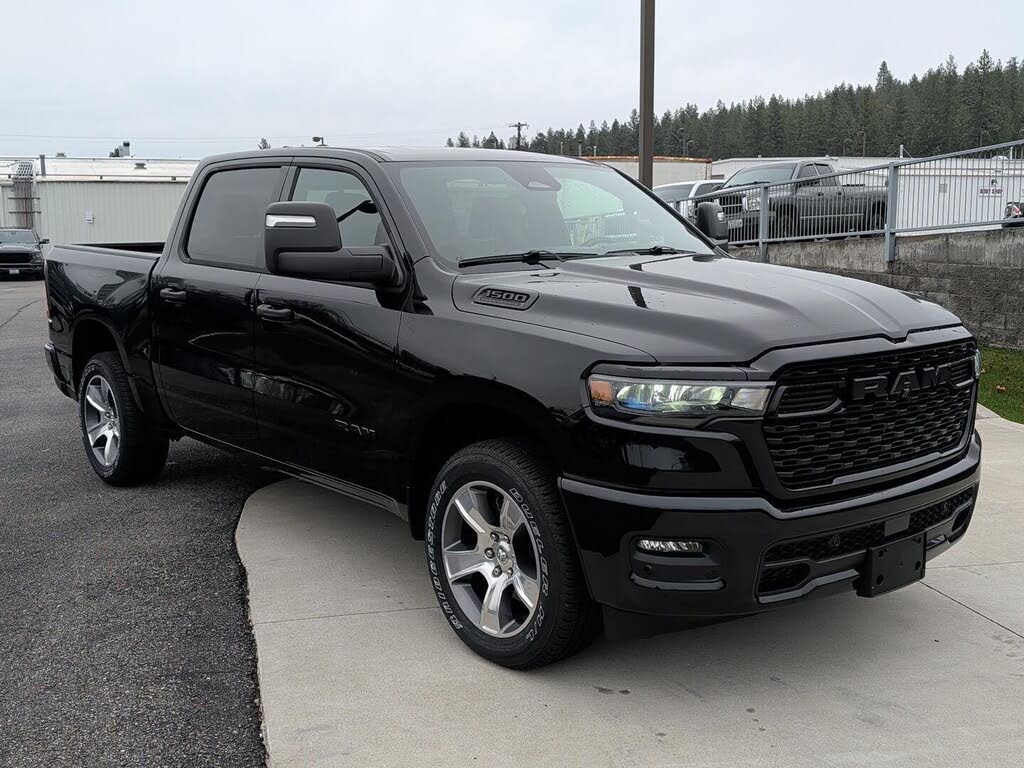 2026 RAM 1500 Express Crew Cab 4WD