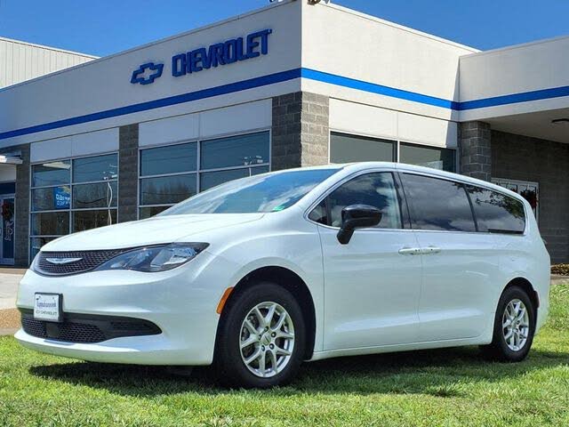 2024 Chrysler Voyager LX FWD