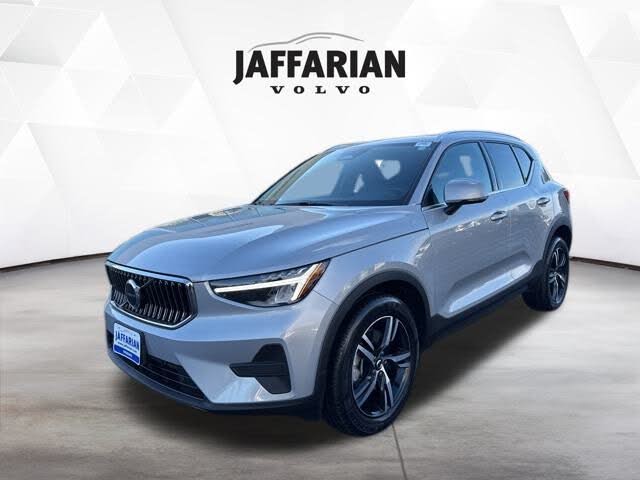 2025 Volvo XC40 B5 Core Bright Theme AWD
