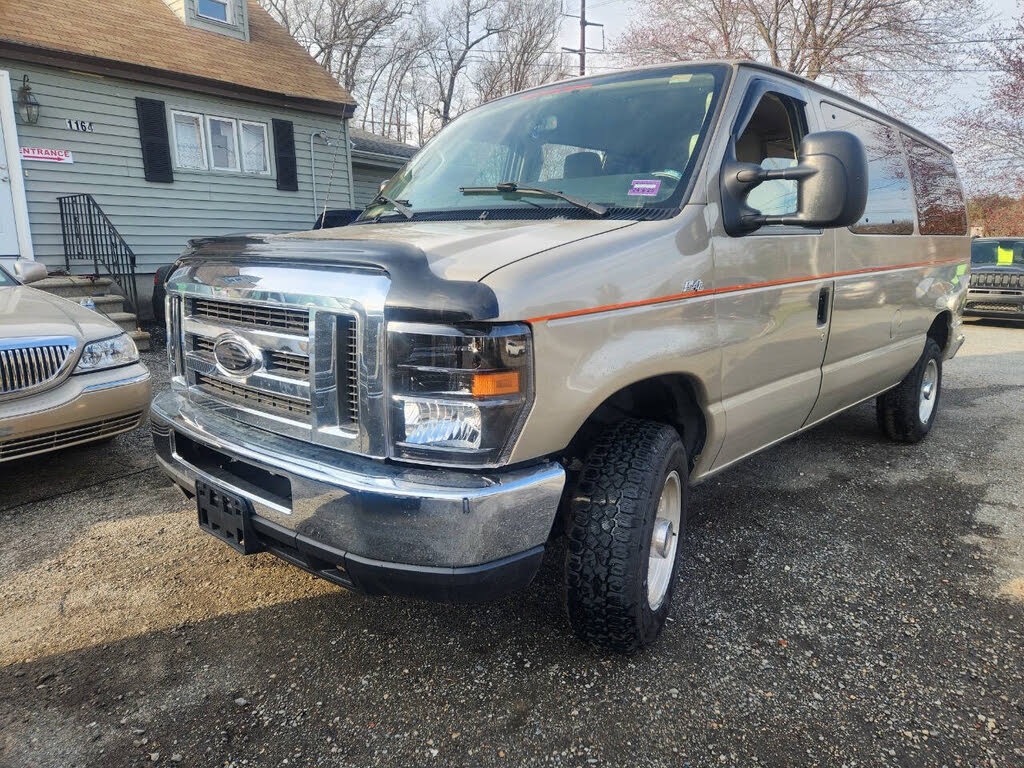 2013 Ford E-Series E-350 XLT Super Duty Passenger Van