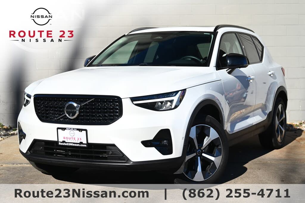 2024 Volvo XC40 B5 Plus Dark Theme AWD
