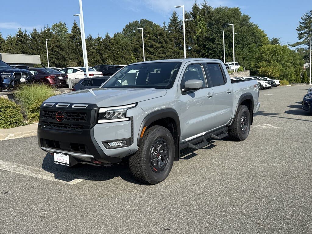 2025 Nissan Frontier PRO-4X Crew Cab 4WD
