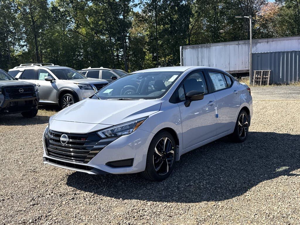 2025 Nissan Versa SR FWD