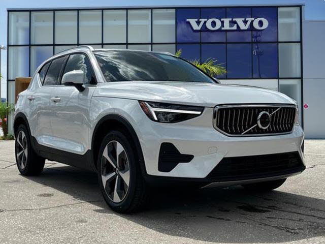 2025 Volvo XC40 B5 Core Bright Theme AWD