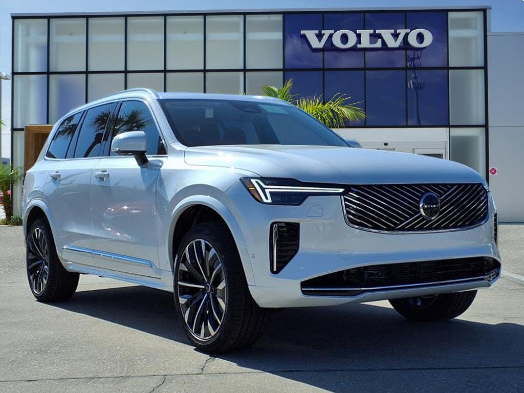 2025 Volvo XC90 B5 Plus Bright Theme 7-Passenger AWD