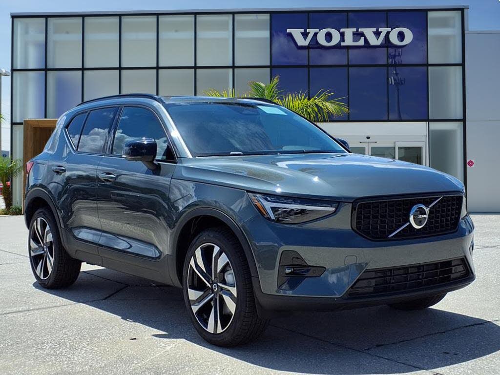 2026 Volvo XC40 B4 Plus FWD