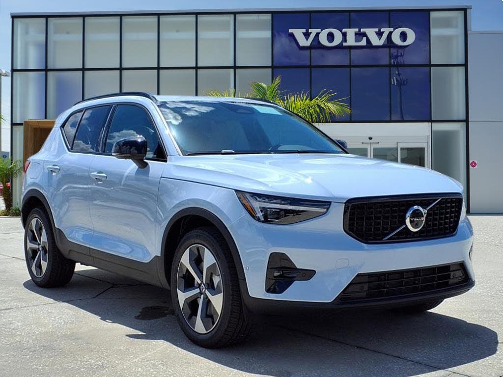 2026 Volvo XC40 B5 Plus AWD