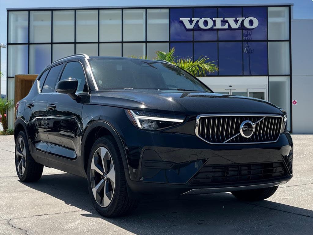 2025 Volvo XC40 B5 Core Bright Theme AWD