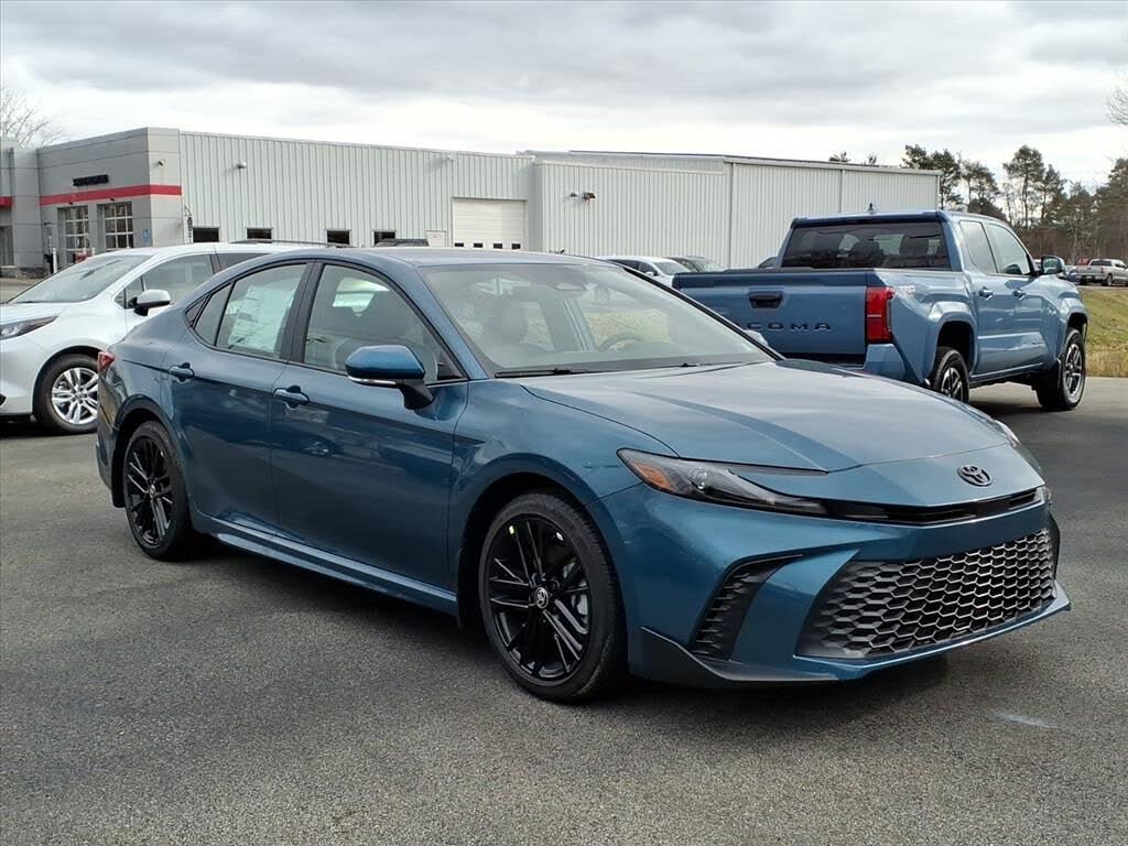 2026 Toyota Camry SE FWD