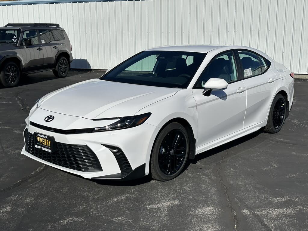 2026 Toyota Camry SE FWD