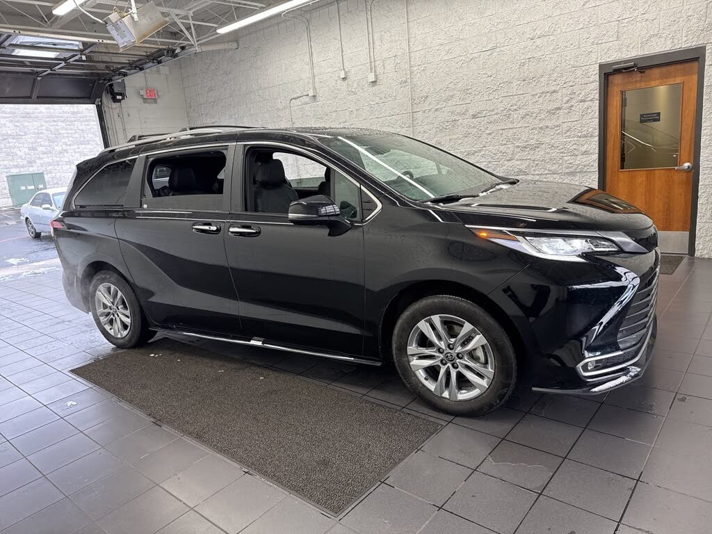2025 Toyota Sienna Limited 7-Passenger FWD
