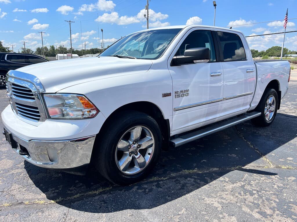 2015 RAM 1500 SLT Crew Cab 4WD