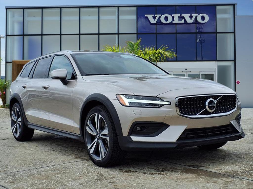 2026 Volvo V60 Cross Country B5 Plus AWD