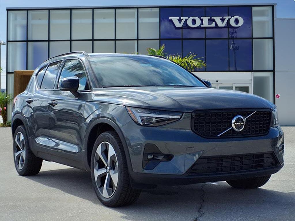 2026 Volvo XC40 B5 Plus AWD