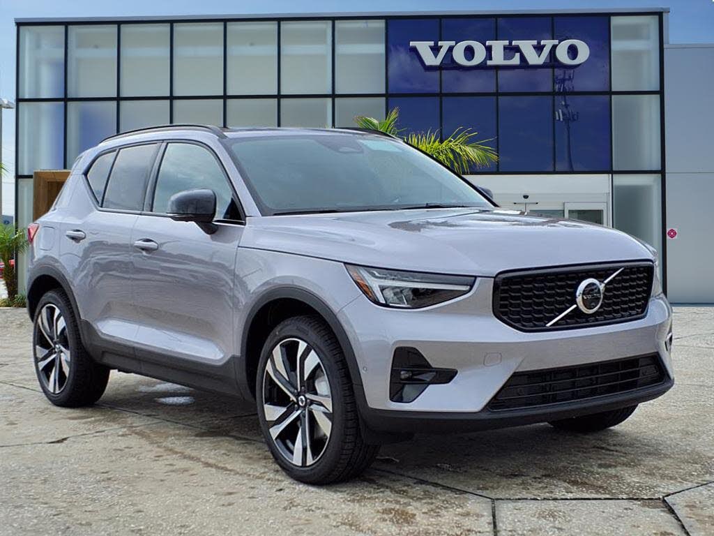 2026 Volvo XC40 B4 Plus FWD