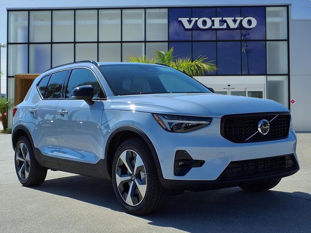 2026 Volvo XC40 B5 Plus AWD