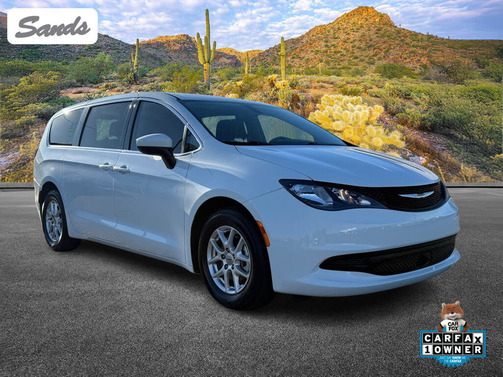 2022 Chrysler Voyager LX FWD