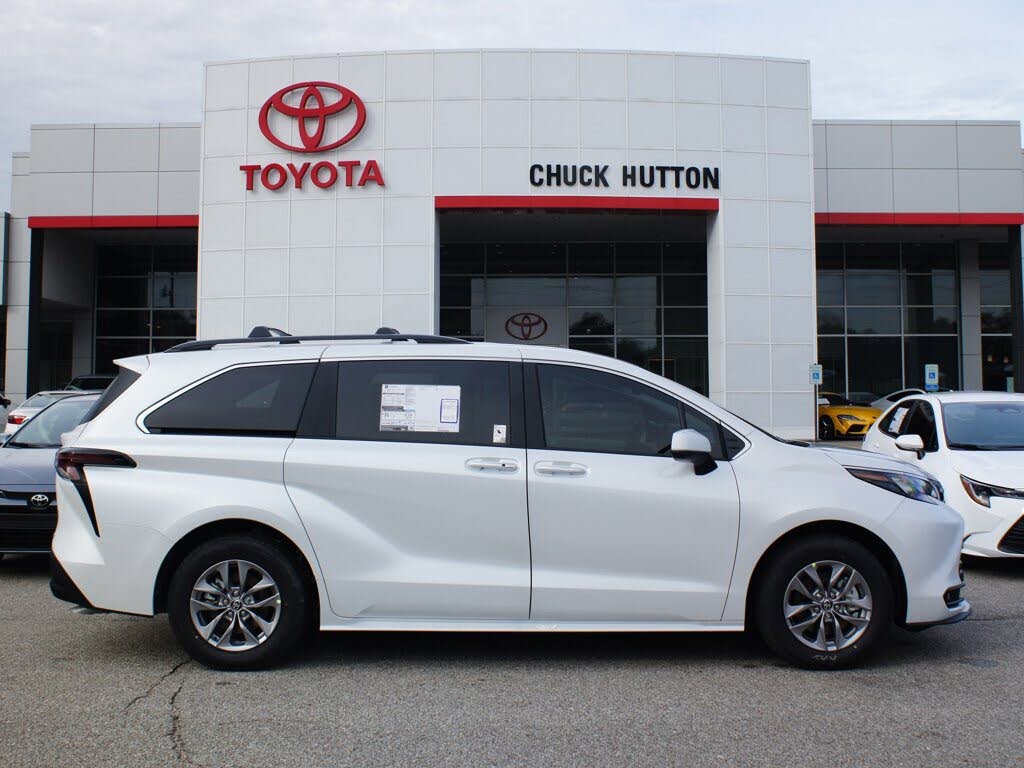 2026 Toyota Sienna XLE 7-Passenger AWD