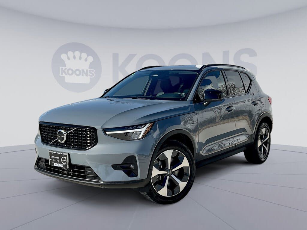 2023 Volvo XC40 B5 Plus Dark Theme AWD