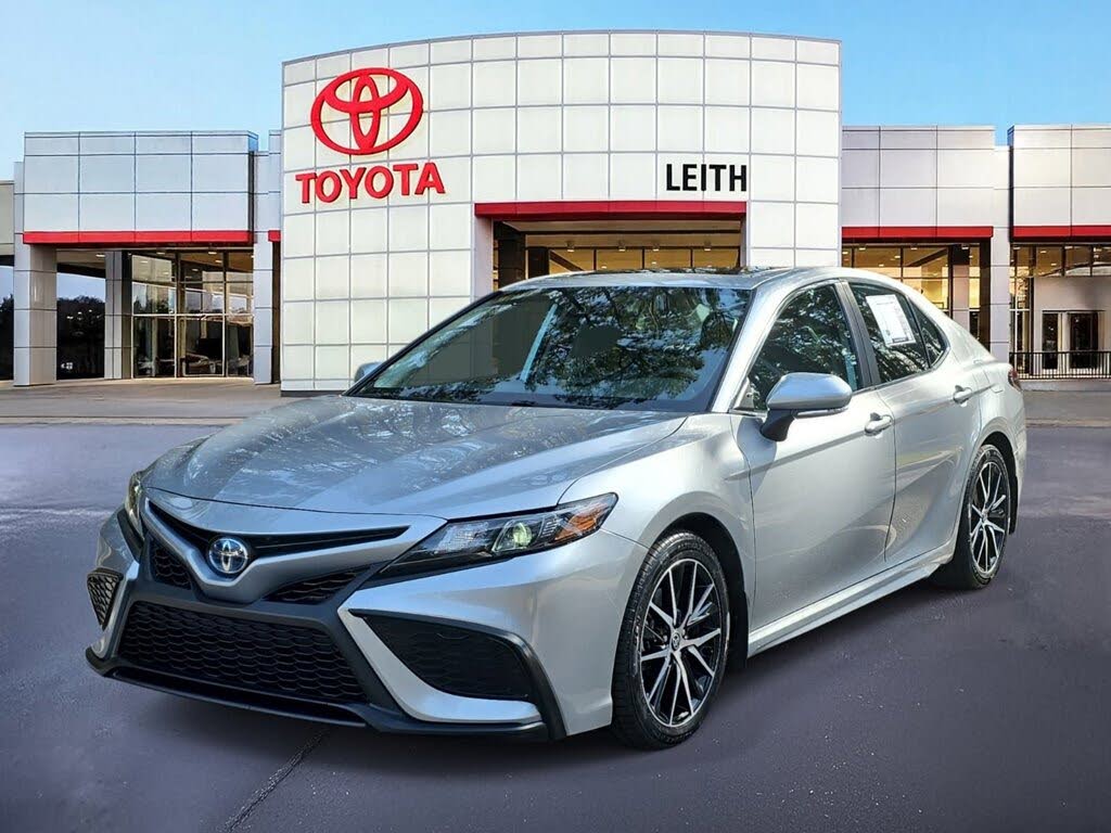 2022 Toyota Camry Hybrid SE FWD