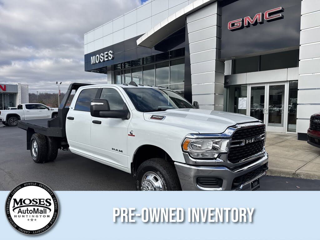 2024 RAM 3500 Chassis SLT Crew Cab LB DRW 4WD