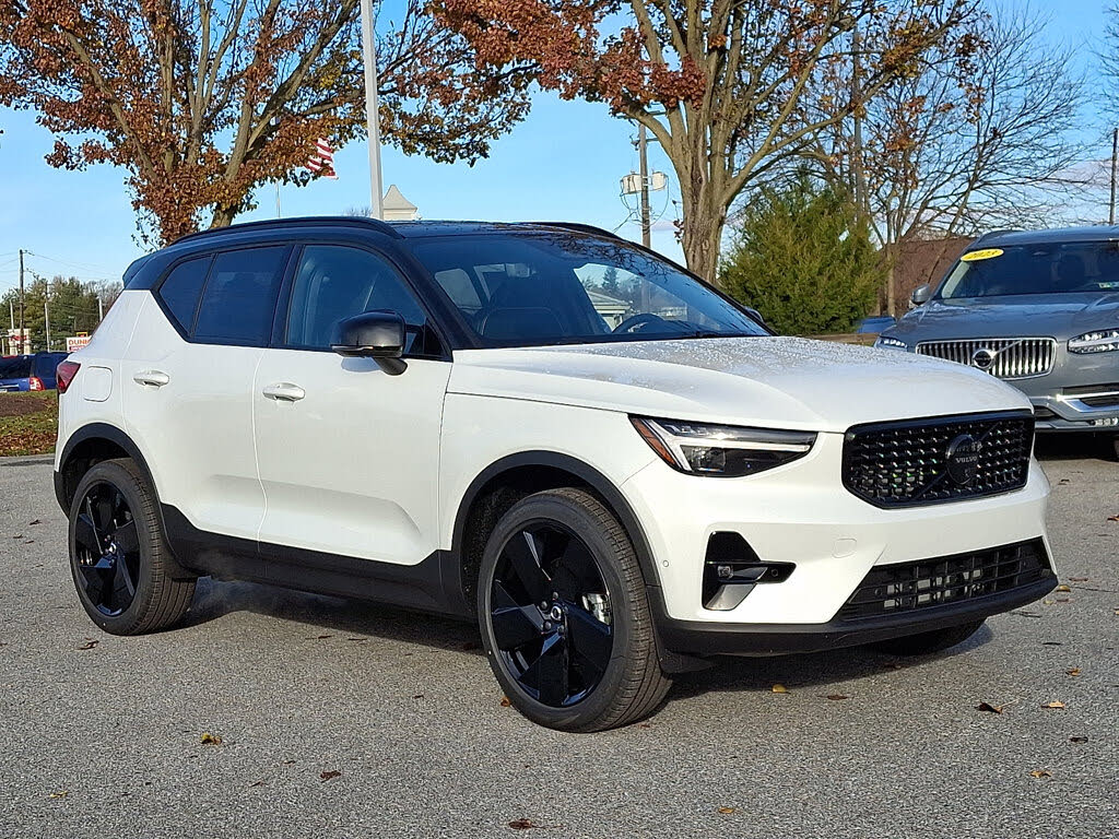 2026 Volvo XC40 B5 Ultra Black Edition AWD
