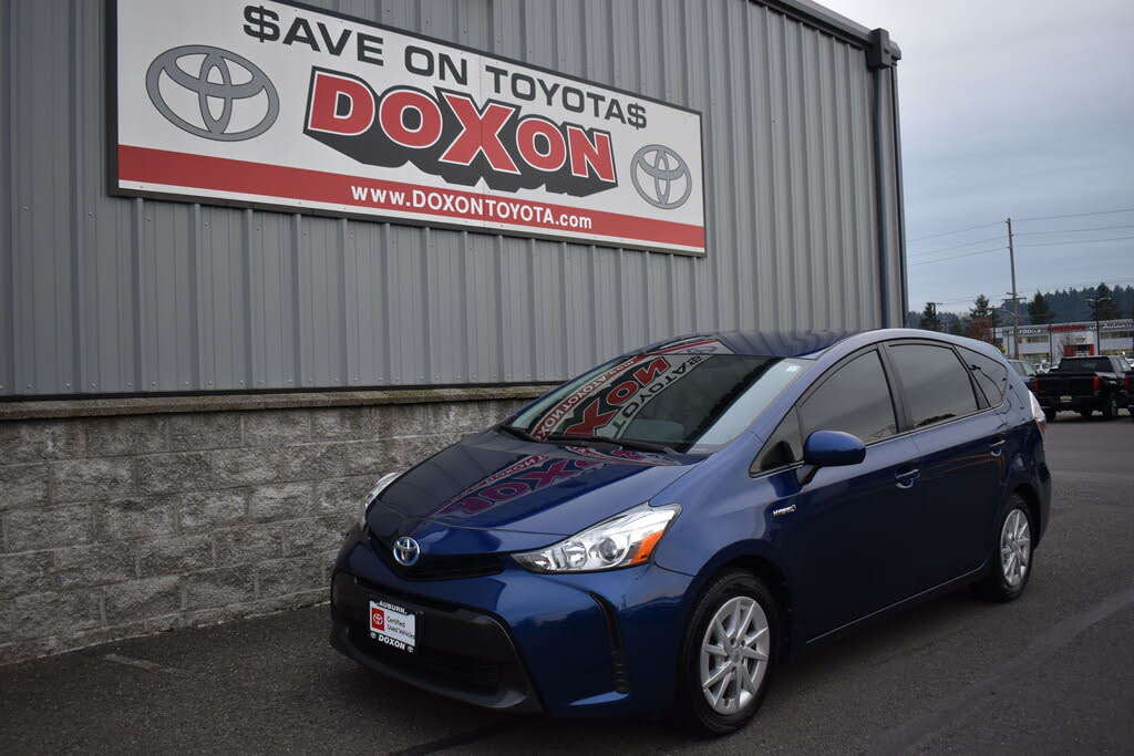 2017 Toyota Prius v Two FWD