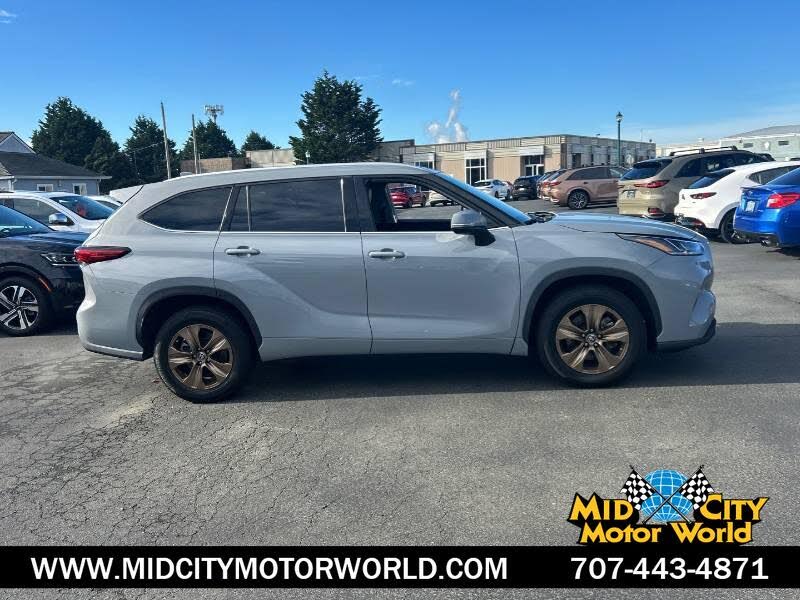 2022 Toyota Highlander Hybrid Bronze Edition FWD