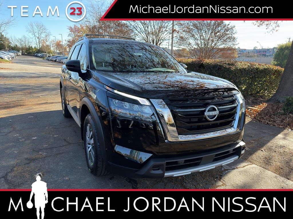 2025 Nissan Pathfinder SL 4WD