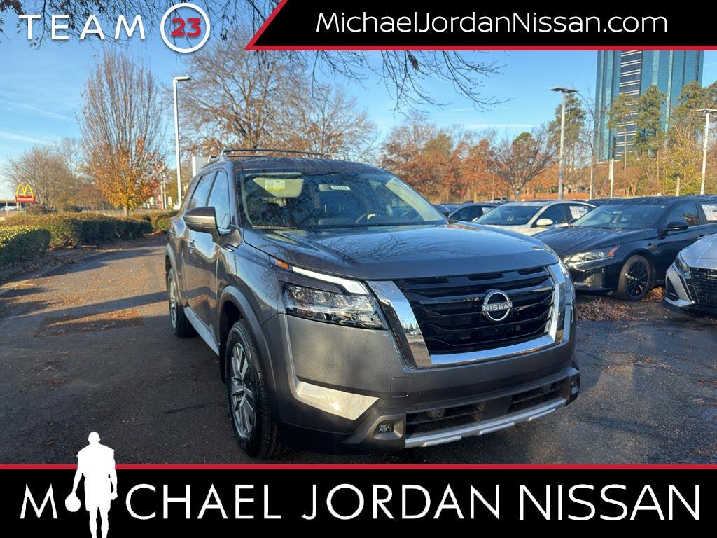 2025 Nissan Pathfinder SL 4WD