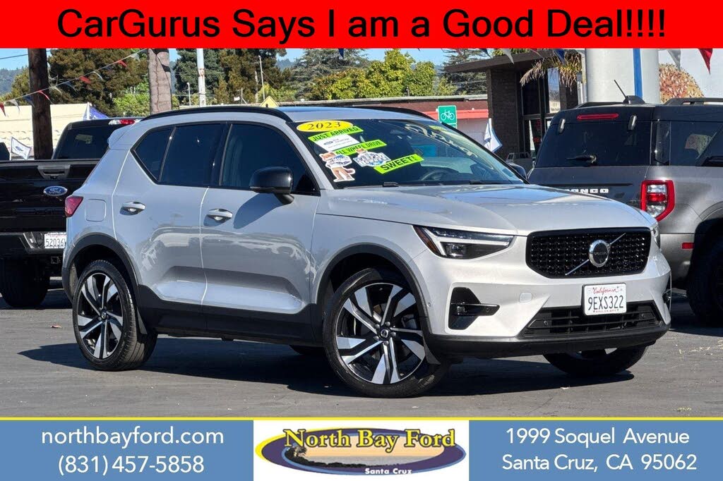 2023 Volvo XC40 B5 Ultimate Dark Theme AWD