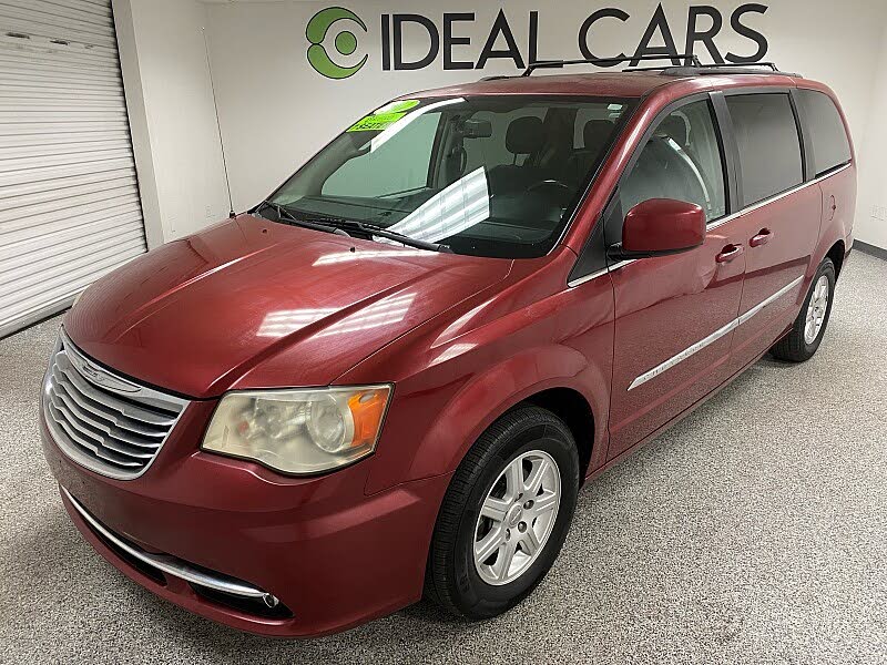 2012 Chrysler Town & Country Touring FWD
