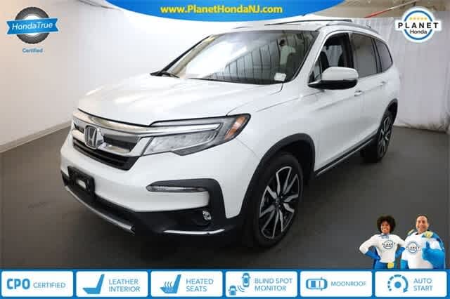 2022 Honda Pilot Touring AWD with Rear Captain's Chairs