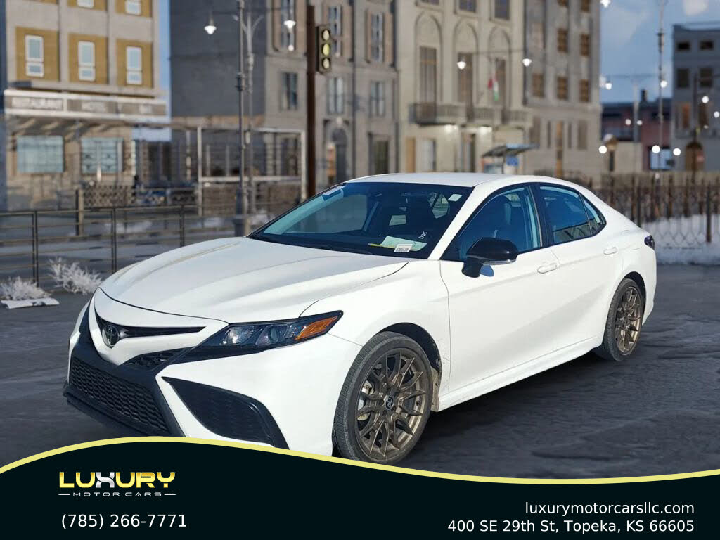 2024 Toyota Camry SE Nightshade FWD