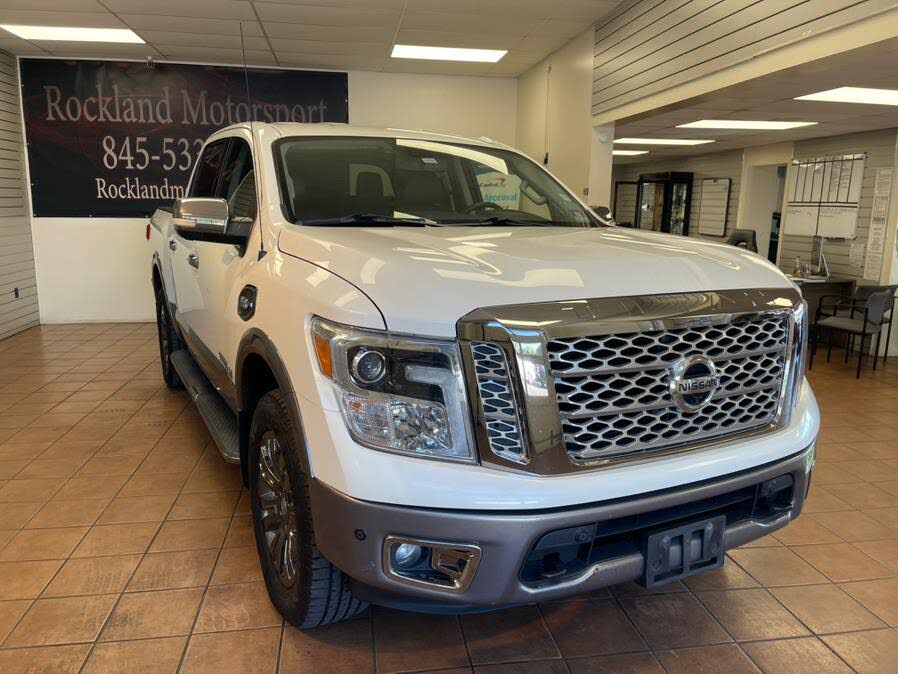2017 Nissan Titan PRO-4X Crew Cab 4WD