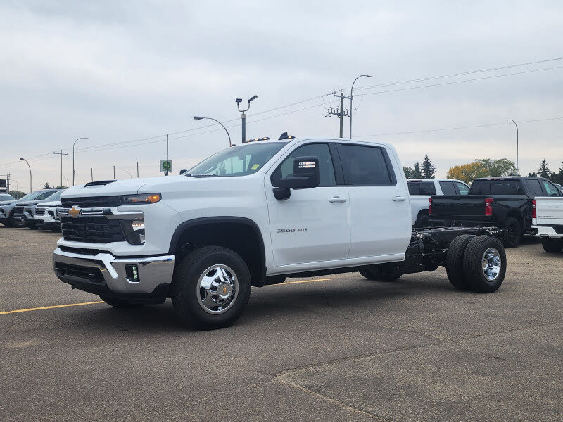 2026 Chevrolet Silverado 3500HD Chassis LT Crew Cab 4WD