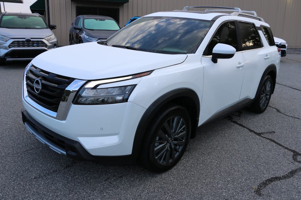 2025 Nissan Pathfinder SL FWD