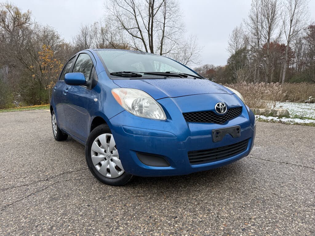 2009 Toyota Yaris LE 4dr Hatchback