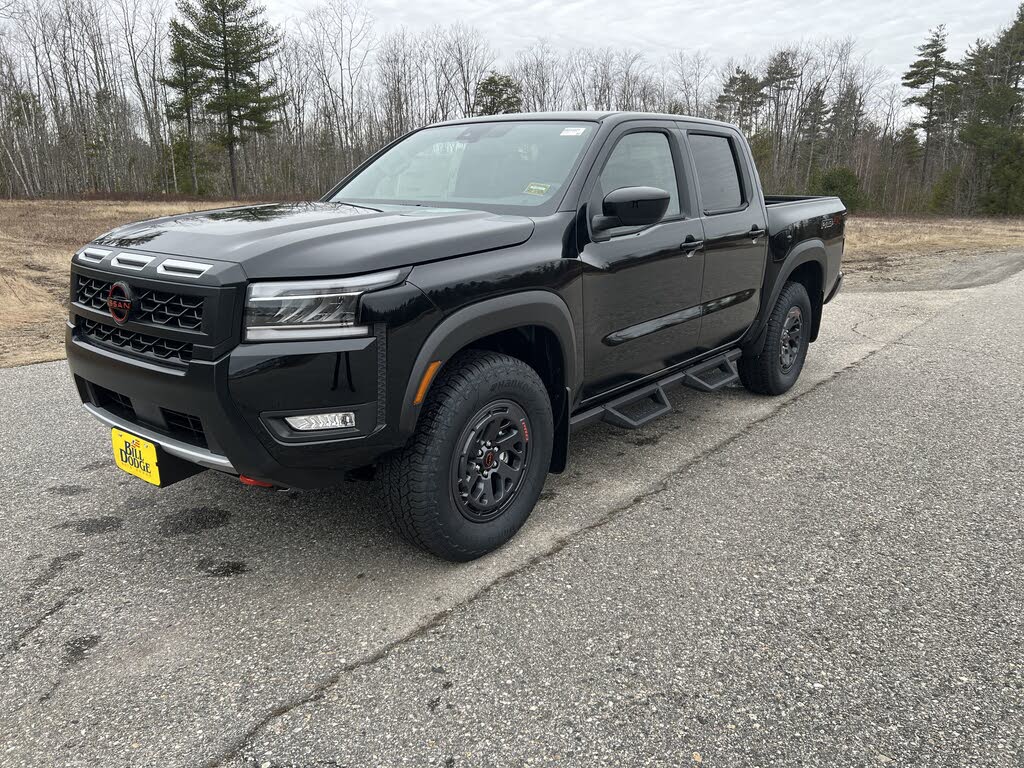 2025 Nissan Frontier PRO-4X Crew Cab 4WD