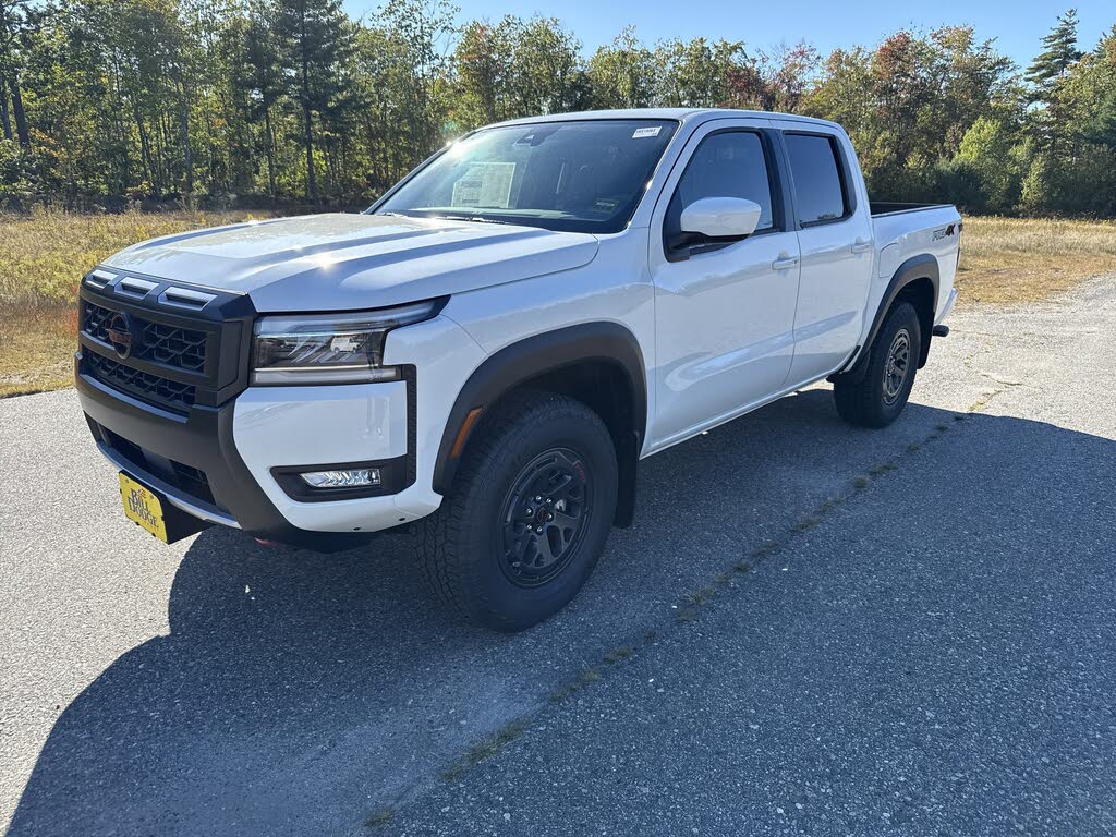 2025 Nissan Frontier PRO-4X Crew Cab 4WD